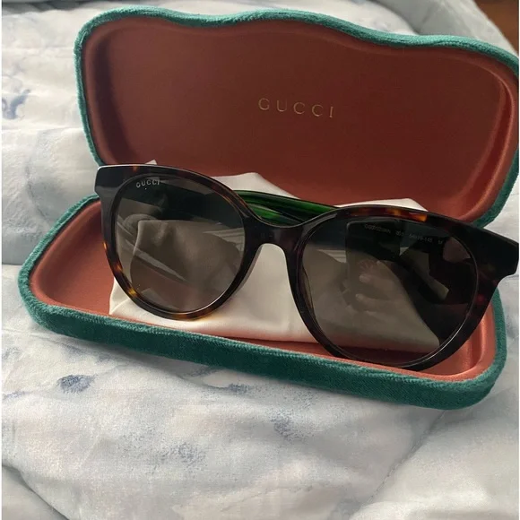 Gucci shades worn twice. New like condition Gucci | Accessories | Gucci Shades Worn Twice New Like  main image 4